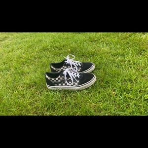 EUC Vans Checkerboard Old Skool Youth Shoes, black and white size 4